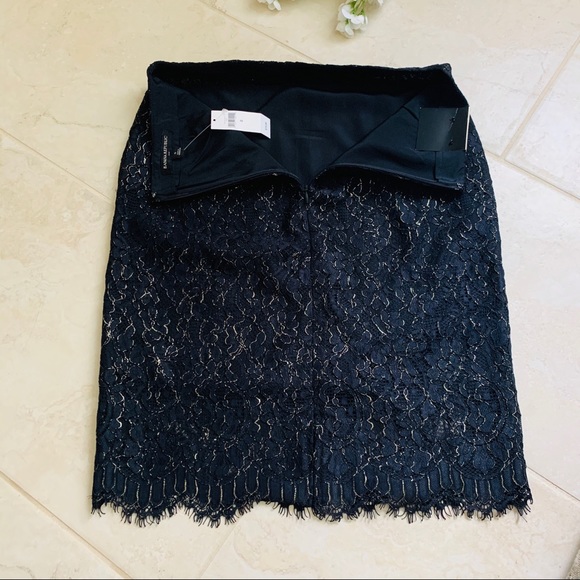 Banana Republic Straight lace skirt - Picture 7 of 7